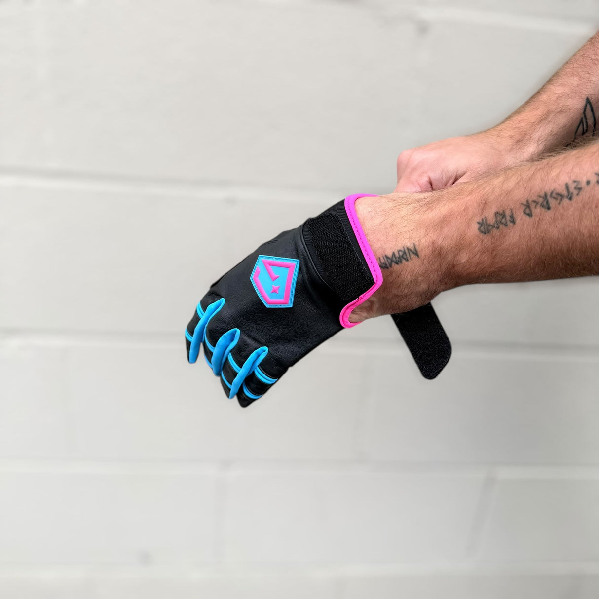 Gem Glove Prospector Short Cuff Batting Glove - White/Pink