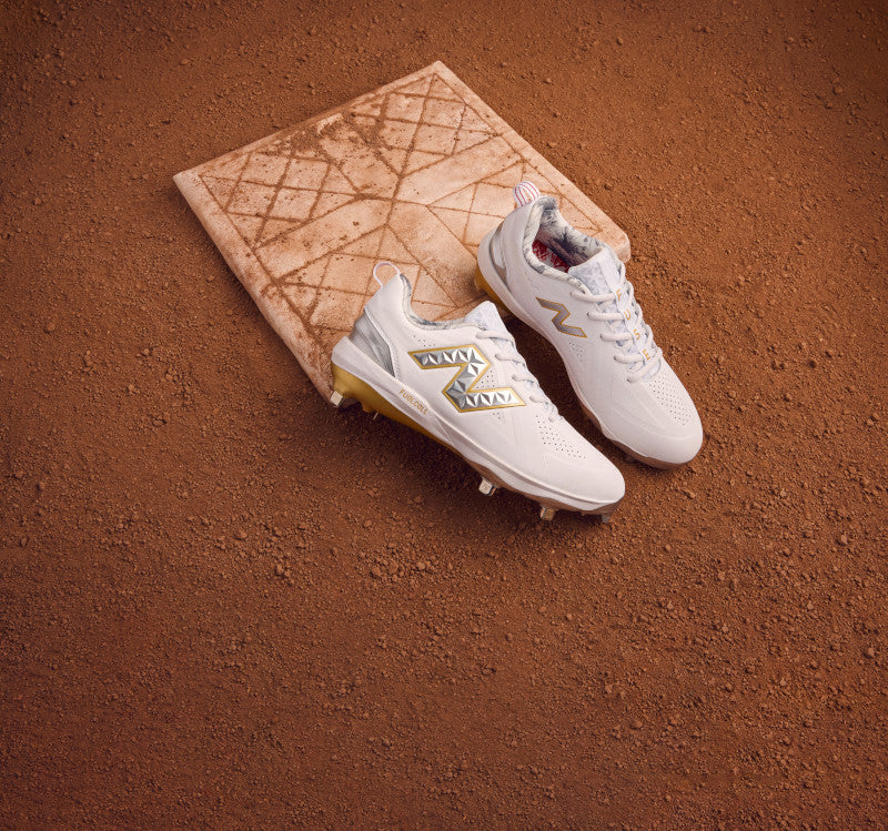 New Balance Women's FuelCell FUSE v5 Metal Fastpitch Softball Cleats - White / Gold - SMFUSEE5