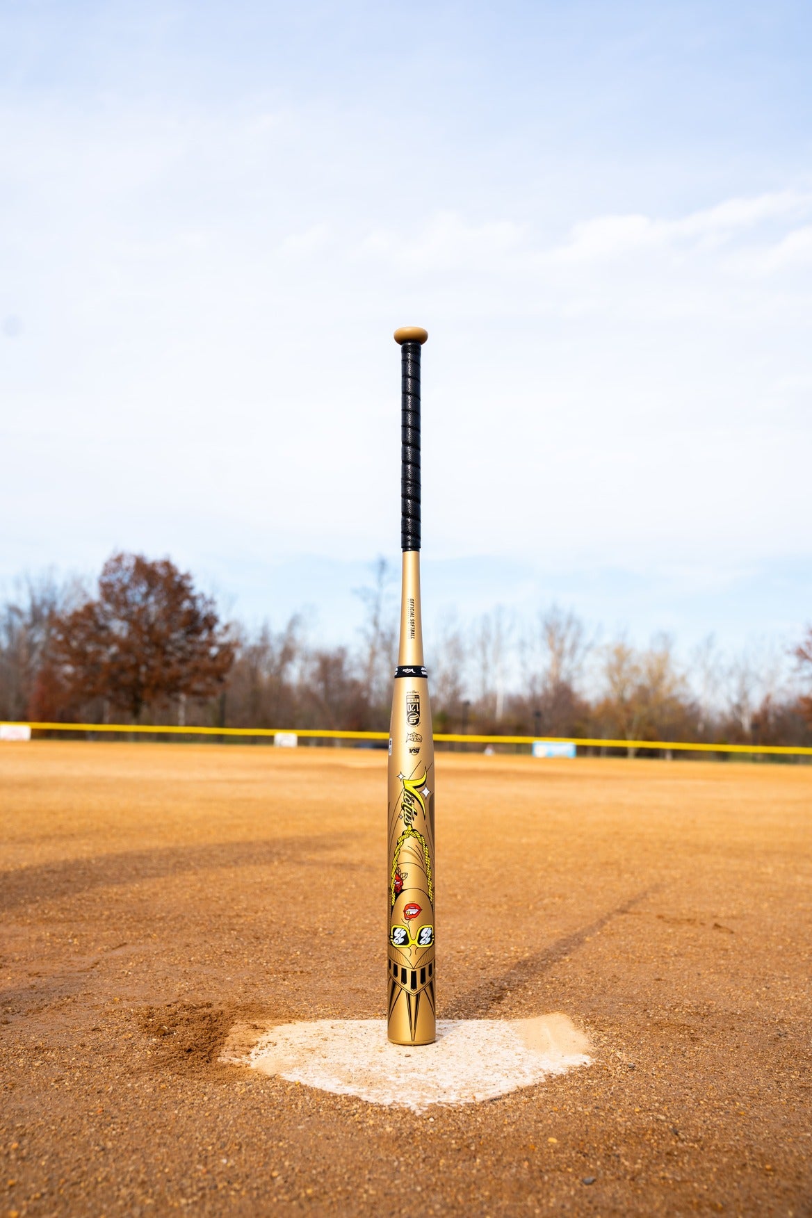 2025 Victus Beacon Gold USSSA Slowpitch Softball Bat - VSPBG2YU