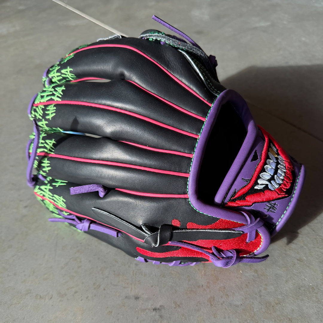 Baseball glove with design