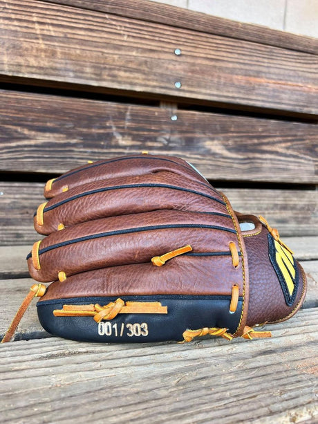 Mizuno Chipper Jones MCL-5001 Classic Pro '99 11.75" Baseball Fielding Glove - Smash It Sports